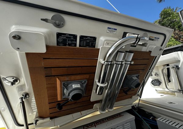 Boston Whaler 350 Realm image