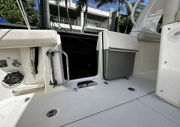 Boston Whaler 350 Realm image