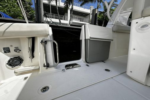 Boston Whaler 350 Realm image