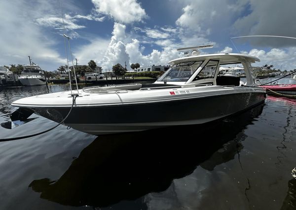 Boston Whaler 350 Realm image