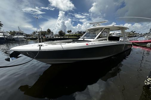 Boston Whaler 350 Realm image