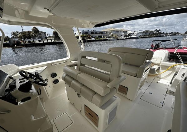 Boston Whaler 350 Realm image