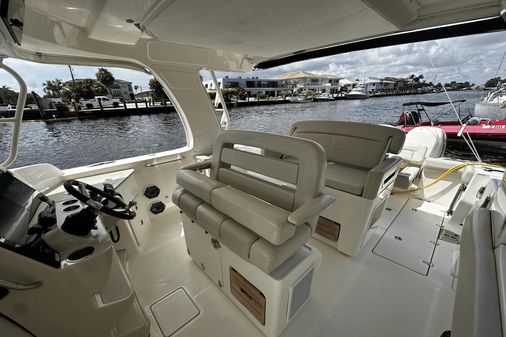 Boston Whaler 350 Realm image