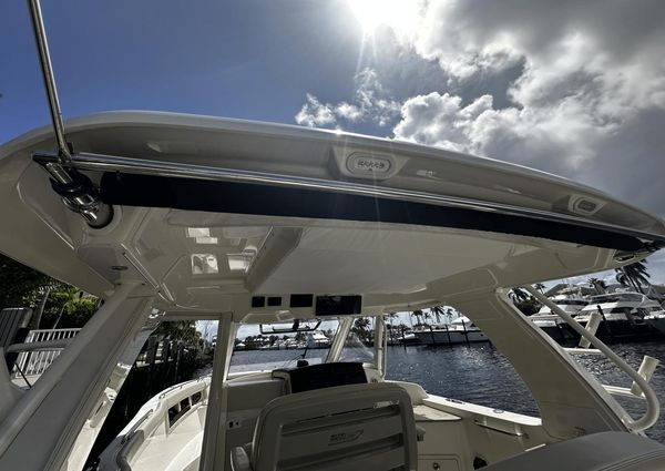 Boston Whaler 350 Realm image