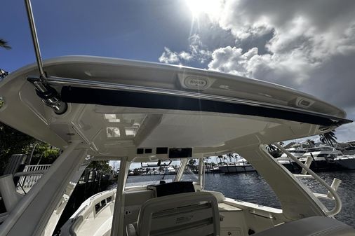 Boston Whaler 350 Realm image