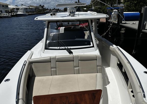 Boston Whaler 350 Realm image