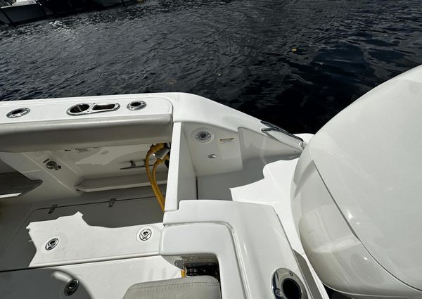 Boston Whaler 350 Realm image