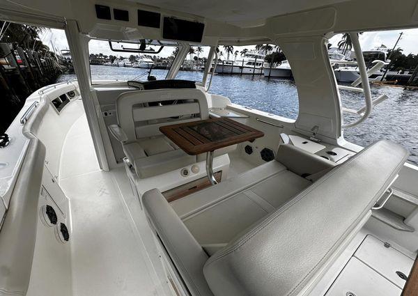 Boston Whaler 350 Realm image