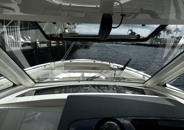 Boston Whaler 350 Realm image