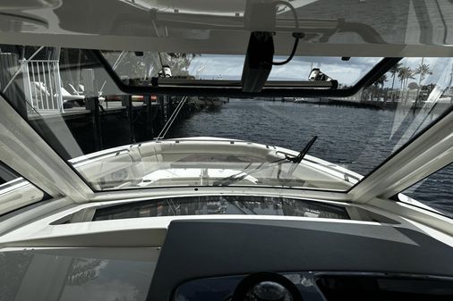 Boston Whaler 350 Realm image