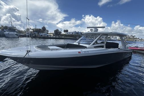 Boston Whaler 350 Realm image