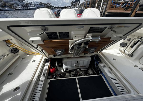 Boston Whaler 350 Realm image