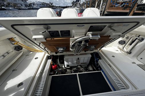 Boston Whaler 350 Realm image