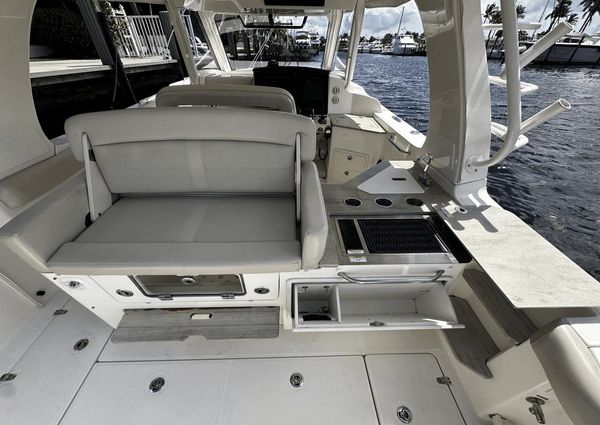 Boston Whaler 350 Realm image