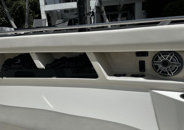 Boston Whaler 350 Realm image