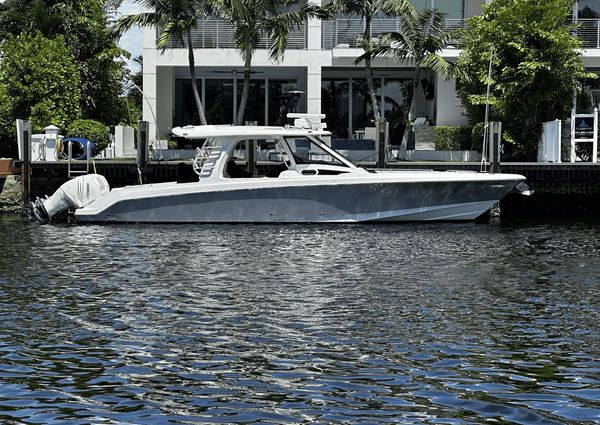 Boston Whaler 350 Realm image