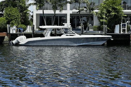 Boston Whaler 350 Realm image