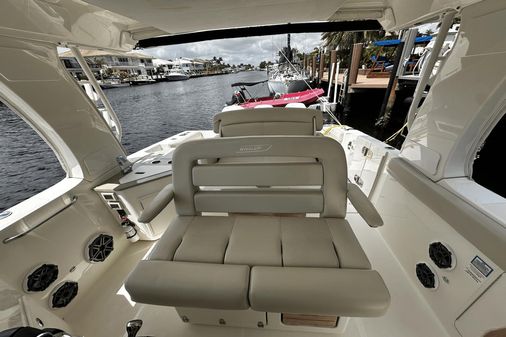 Boston Whaler 350 Realm image