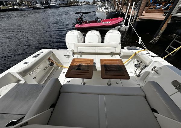 Boston Whaler 350 Realm image