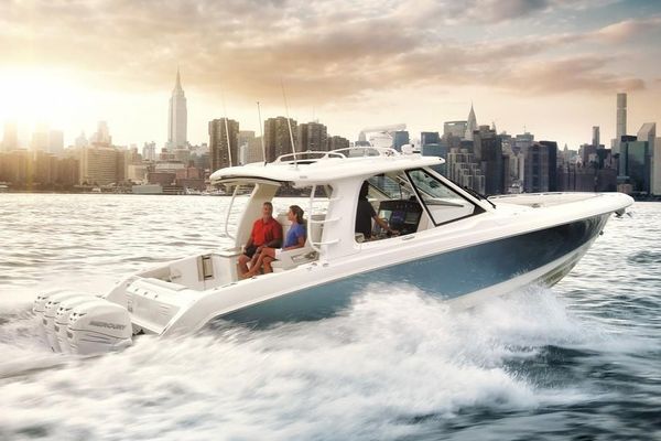 Boston Whaler 380 Realm - main image