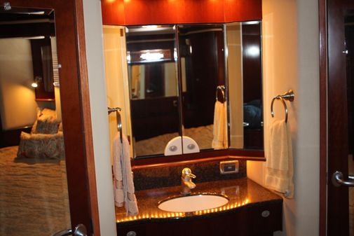 Sea Ray 480 Motor Yacht image