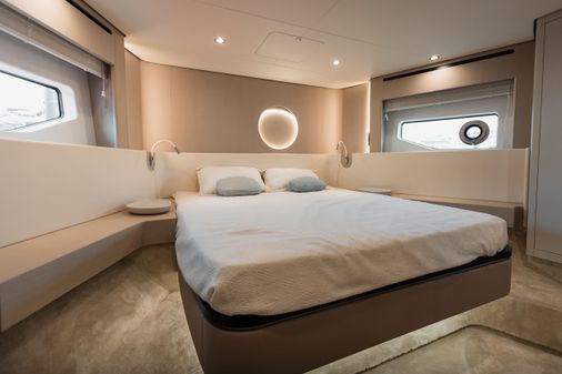 Azimut 68 image