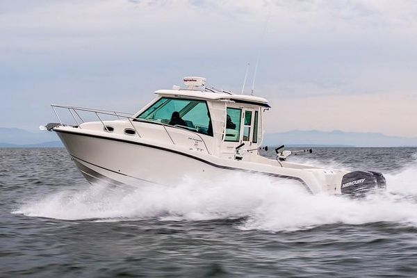 Boston Whaler 315 Conquest Pilothouse - main image