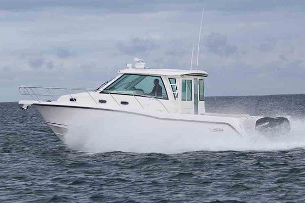 Boston Whaler 345 Conquest Pilothouse - main image