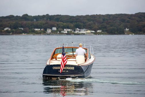 Hinckley Talaria 29 Runabout image