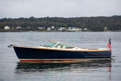 Hinckley Talaria 29 Runabout image