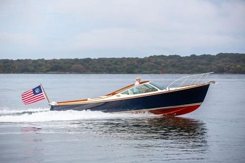 Hinckley Talaria 29 Runabout image