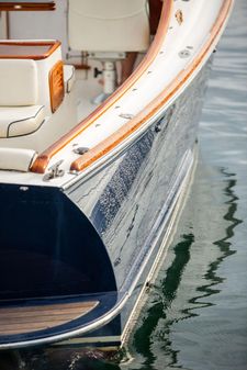 Hinckley Talaria 29 Runabout image