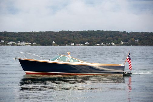 Hinckley Talaria 29 Runabout image