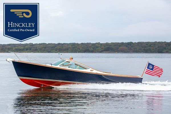 Hinckley Talaria 29 Runabout - main image