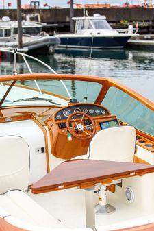 Hinckley Talaria 29 Runabout image