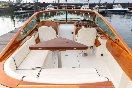 Hinckley Talaria 29 Runabout image