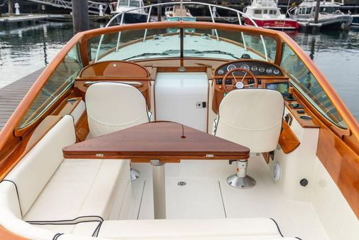 Hinckley Talaria 29 Runabout image