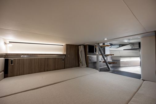 Sea Ray Sundancer 320 image