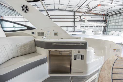 Sea Ray Sundancer 320 image