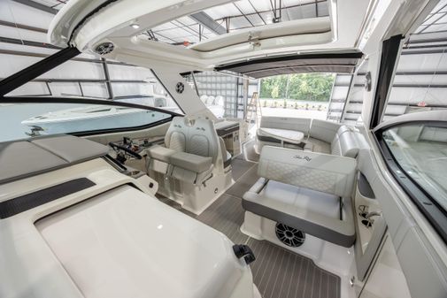 Sea Ray Sundancer 320 image