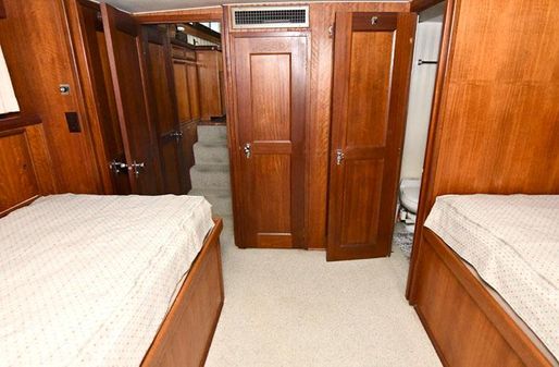 Hatteras 43 Double Cabin image