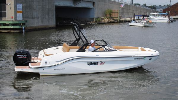 Bayliner DX2000 