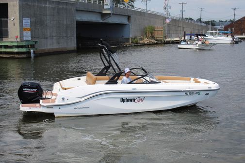 Bayliner DX2000 image