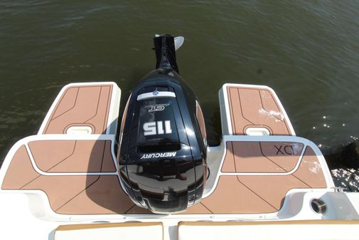 Bayliner DX2000 image