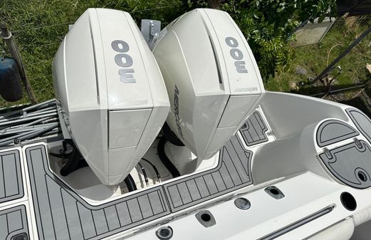 Boston-whaler 28-CONQUEST image