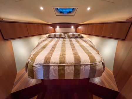 Tiara Yachts 3900 Sovran image