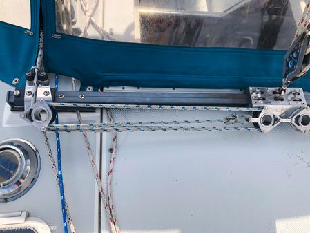 Catalina 320 image