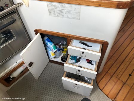 Catalina 320 image