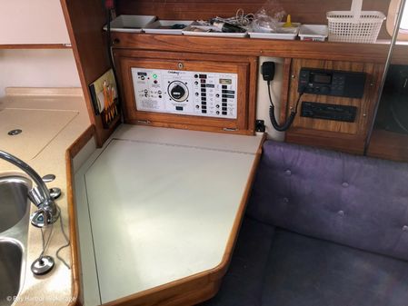 Catalina 320 image