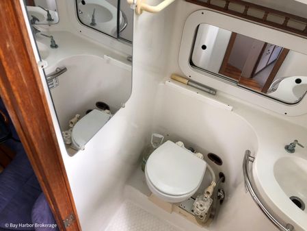Catalina 320 image
